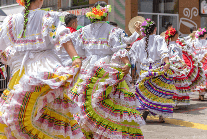 magazine-danse-traditionnel-pays-costume